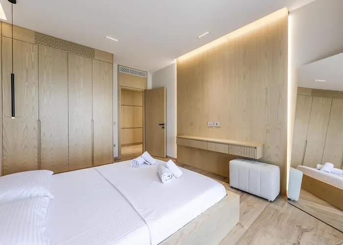 Horizon Luxurious Lakefront Retreat By Pikhost * Široka