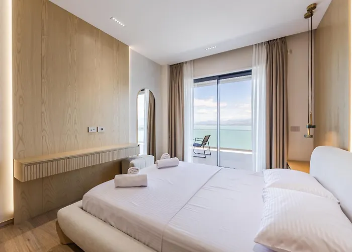 Horizon Luxurious Lakefront Retreat By Pikhost 别墅 *