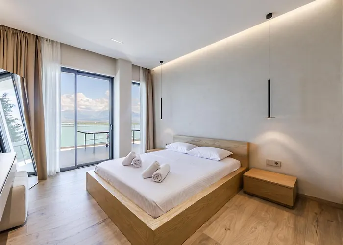 别墅 Horizon Luxurious Lakefront Retreat By Pikhost Široka