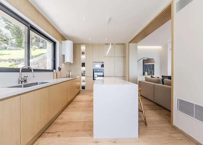 Horizon Luxurious Lakefront Retreat By Pikhost * Široka