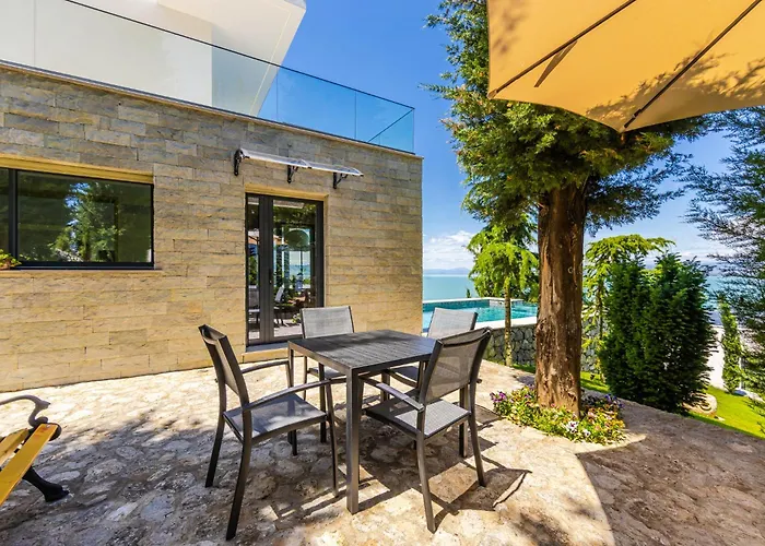 Horizon Luxurious Lakefront Retreat By Pikhost 别墅 *