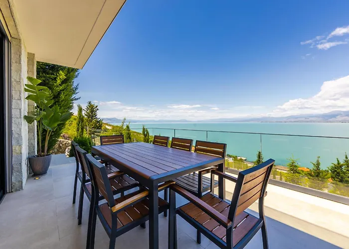 Horizon Luxurious Lakefront Retreat By Pikhost 别墅 *