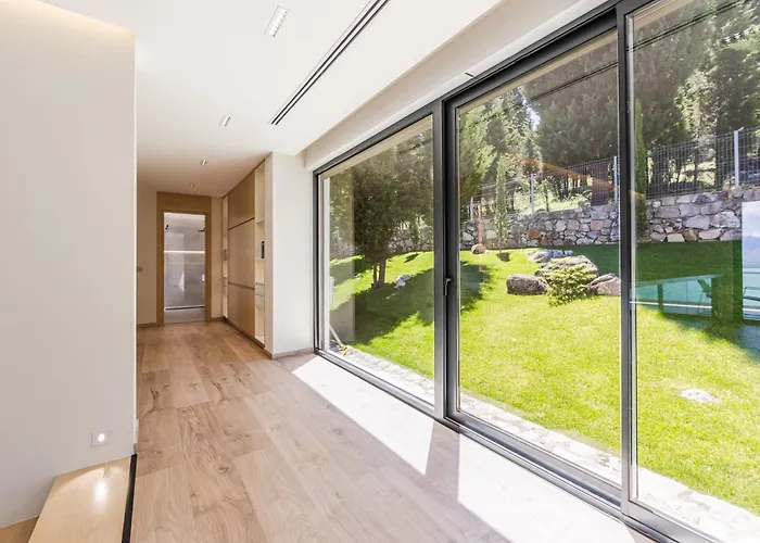 Horizon Luxurious Lakefront Retreat By Pikhost 别墅 Široka