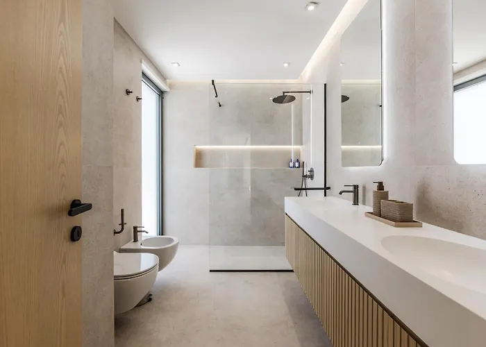 Horizon Luxurious Lakefront Retreat By Pikhost Široka