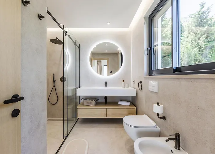 Horizon Luxurious Lakefront Retreat By Pikhost *