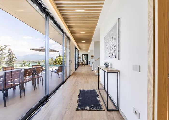 Horizon Luxurious Lakefront Retreat By Pikhost * Široka