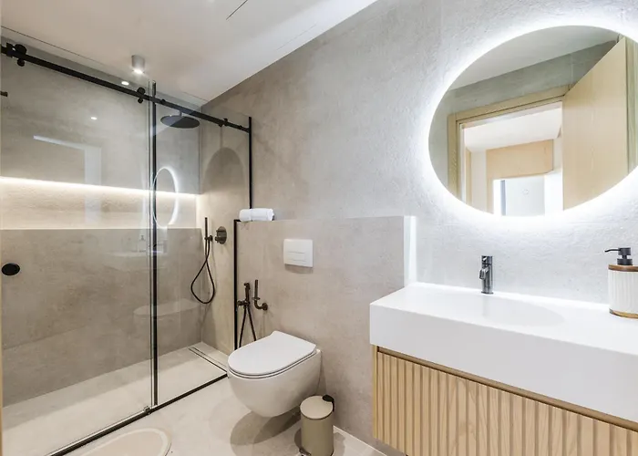 Horizon Luxurious Lakefront Retreat By Pikhost *
