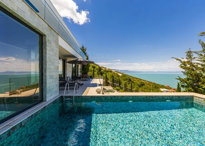 Horizon Luxurious Lakefront Retreat By Pikhost 别墅 *