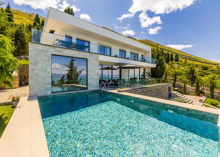 Horizon Luxurious Lakefront Retreat By Pikhost * Široka