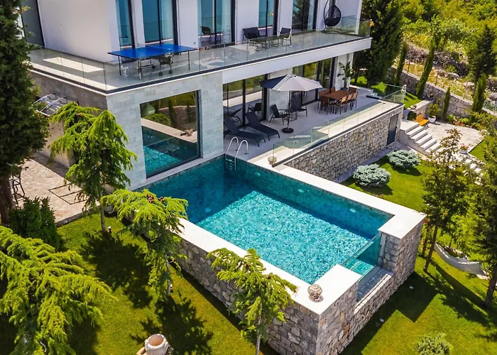 Horizon Luxurious Lakefront Retreat By Pikhost 别墅 *